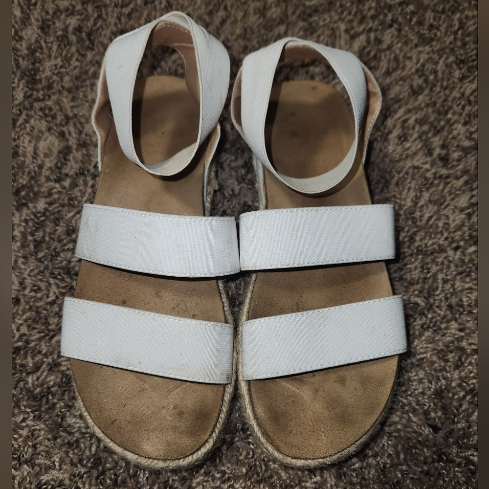 Time and true size 6 sandals